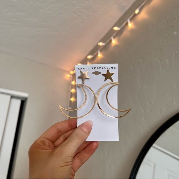 Raw & Rebellious earrings - Picture 2 of 4